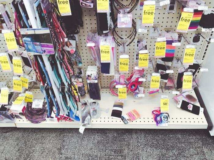 Farther down the cosmetics aisle, I found the hair-accessories section. It was a mess — hairbands were tangled up, products were falling off the shelves, and there was even an empty soda can left behind.