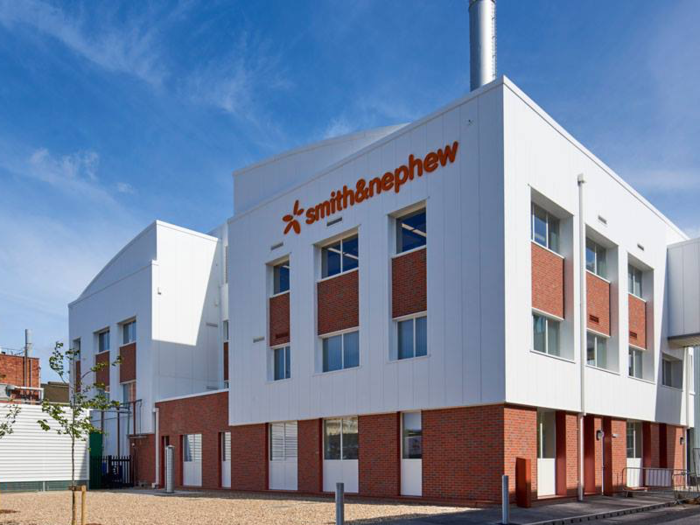 Smith & Nephew