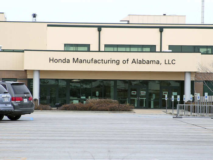 Over 4,000 employees work at Honda’s Lincoln, Alabama plant, manufacturing parts and creating Pilot features like a direct-injection, 3.5-liter, SOHC, i-VTEC V-6 engine with cylinder deactivation.