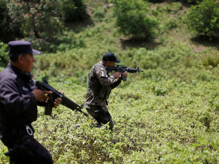 Salvadorean policemen and army soldiers of the task force Ares participate in an anti-gang drill in Zacatecoluca, El Salvador, July 26, 2018.