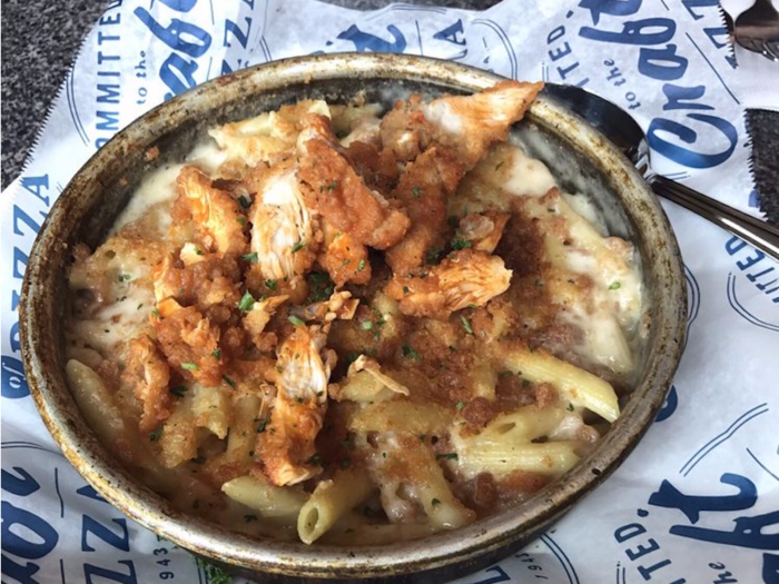 4. Uno Pizzeria & Grill: Deep Dish Buffalo Chicken Mac & Cheese (2,320 calories)