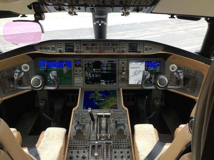 Up front, the Global 6000 is equipped with the Rockwell Collins Pro Line Fusion avionics suite complete with four massive high-definition read ous and synthetic vision augmented reality capabilities.