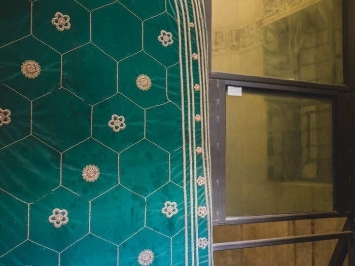 The cenotaph of Abraham is visible to both Muslim and Jews through a bullet-proof glass. McLean visited the mosque for the first time three weeks before the massacre. At the time, Jews and Muslims often prayed together.