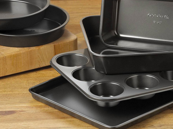 A classic bakeware set