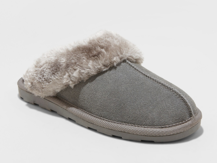 A comfy pair of slippers for your dorm and beyond