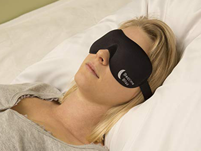 A sleep mask for early nights and late mornings