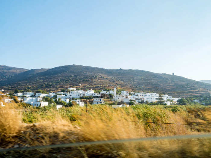 Off the beach there are numerous fields and vineyards. Tinos has its own local beer and wine, the most famous of which are Nissos beer and T-Oinis winery