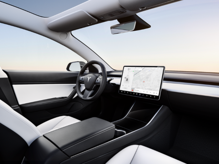 6. The standard Model 3 can only come with a premium black interior. The Model 3 Performance can also be had in a nice-looking premium white option, which you can see below.