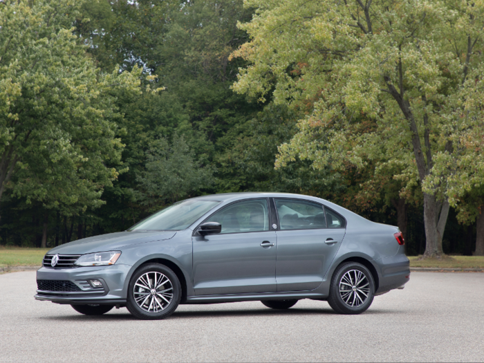 20. Volkswagen Jetta: 33,023 sold in the first half of 2018. Down -40.5% over 2017