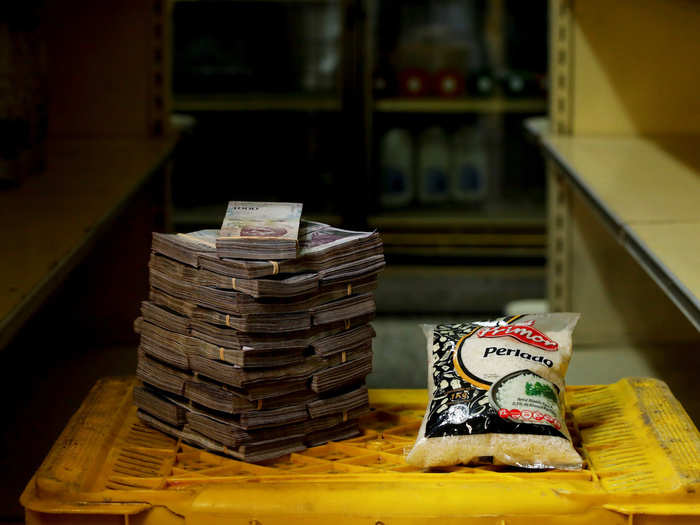 A package of 1kg of rice is pictured next to 2,500,000 bolivars, or $0.38