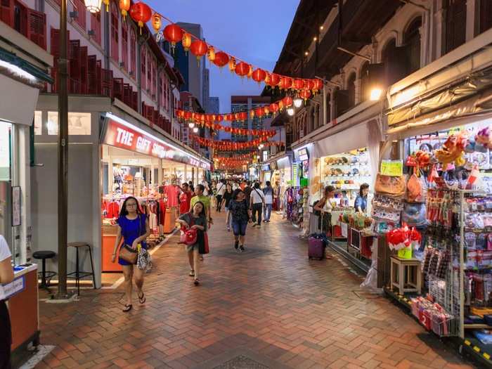 In Chinatown, I decided to do some souvenir shopping. Temple Street is the heart of the neighborhood. The shopping is nothing particularly special, but the shophouses are gorgeous and it all makes for special photos.