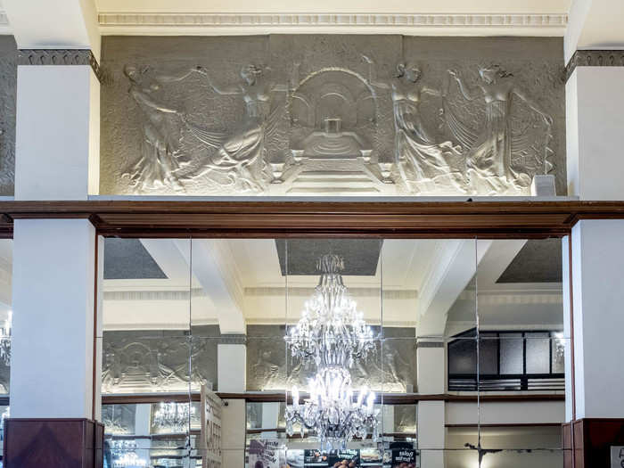 The friezes were also designed by Moreira. The entire cafe was originally designed by Swiss-born architect Ernesto Korrodi, who moved to Portugal at 19, and his son Ernesto Camilo.