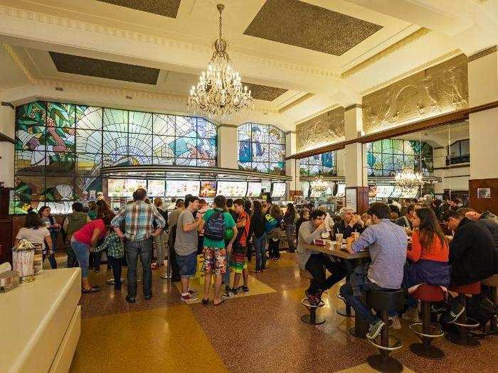 When you first enter the restaurant, you notice the hallmarks of the Art Deco style (think Empire State Building-style): the ornate friezes along the ceiling, the crystal chandeliers, and, most famously, the massive stained glass window behind the counter.