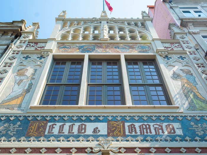 Despite the mass of people visiting the store everyday — up to 4,000-5,000 as of last year — no one was buying books. People just wanted to see the architecture. So, in 2015, the bookstore started charging entrance fees.