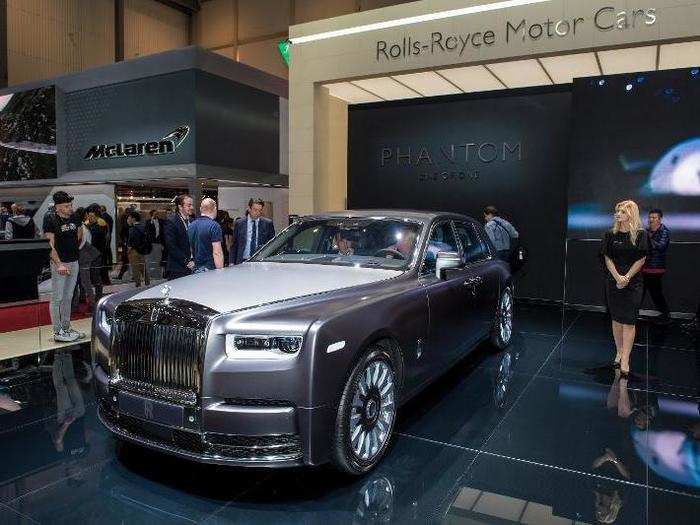 The Rolls-Royce Phantom would appear to have a bone to pick with Aurus Senat over the use of its massive metallic front grille, as well as the similarities apparent in both the car