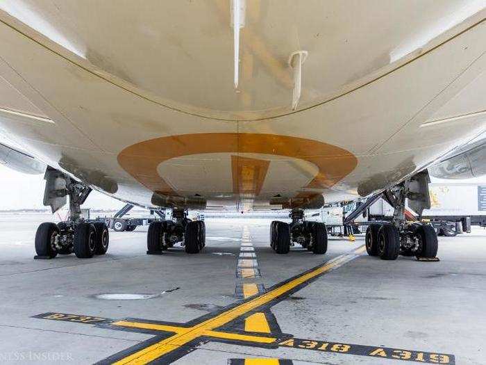 Underneath the A380 is a truly impressive landing gear that boasts 22 wheels on five bogies.