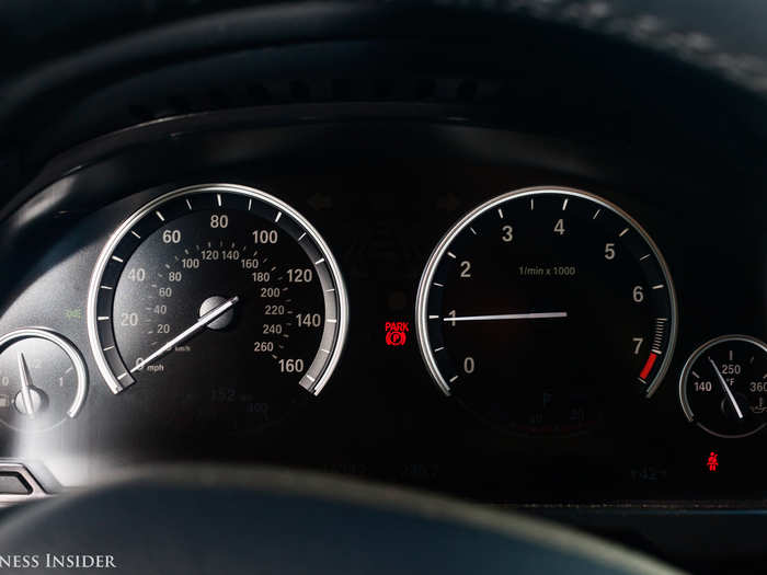 Even though many of its rivals have gone to a digital instrument cluster,  BMW stuck with a traditional analog setup. Fortunately, for the driver, it