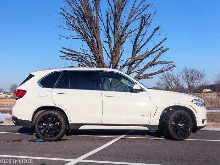 The BMW X5 is 193.2 inches long, 76.2 inches wide, and 69.4 inches tall. It also boasts a solid 8.2 inches of ground clearance.