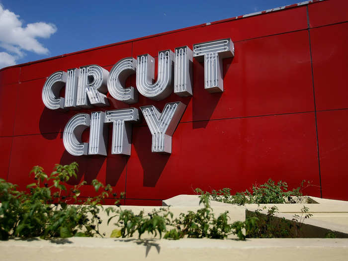 Circuit City had 567 stores in 2008. By 2009, they were all closed.