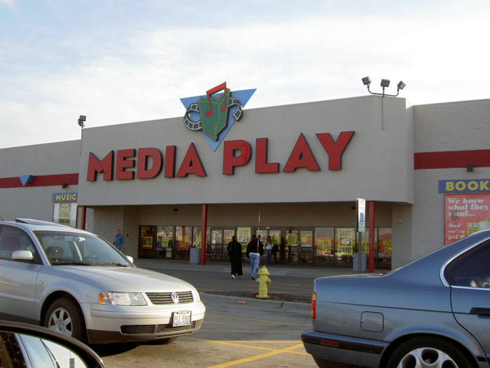 Media Play was opened by the same company as Sam Goody, serving as a big-box version of the store. It closed for good in 2006.