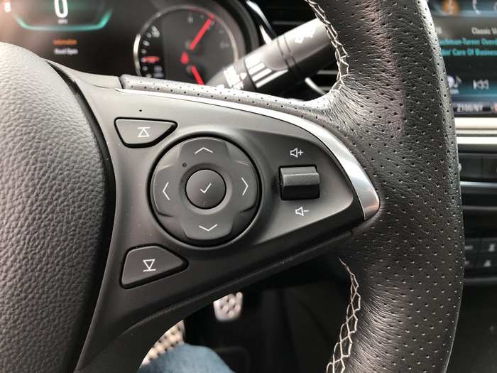 ... and buttons to the right. But no paddle shifters for the available manual mode. Good riddance I say! And I say that with the understanding that the Regal GS has a dandy twin clutch transmission that might justify paddles. Honestly, it