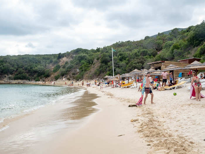 Which revealed an idyllic inlet that looked like something out of a Caribbean island. This beach, the shop-owner told me, is many Portuguese little "slice of paradise." Arrábida is only about an hour or so from Lisbon, which makes it a convenient weekend excursion.