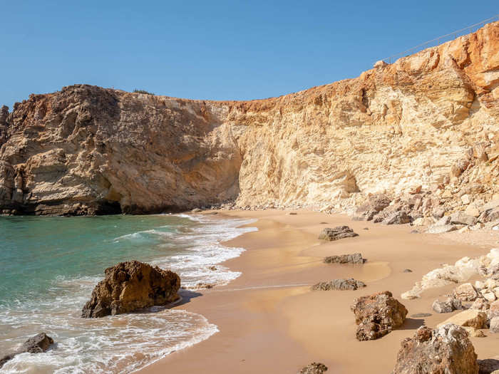 After rock scrambling over a dividing ridge, I saw what I had been hoping for: a completely abandoned beach. I couldn