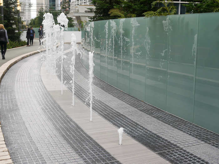 As buses pass on the Bus Deck below, sensors are alerted to their movement which then activate the water jets. So the more traffic there is, the more fountain activity — pretty nifty.