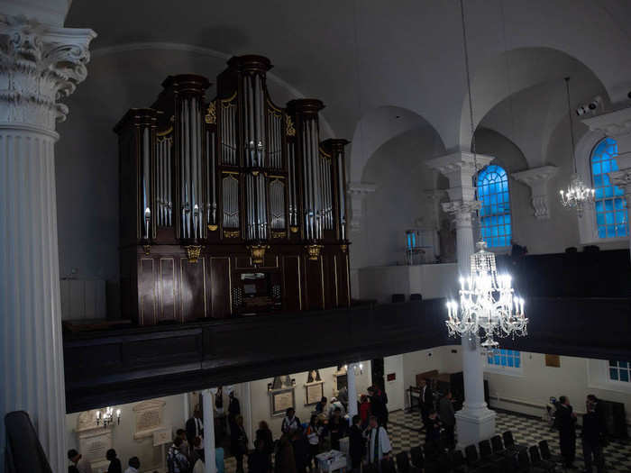 In fact, there was only choral music in the chapel until 1802, when the organ and case were purchased from England.