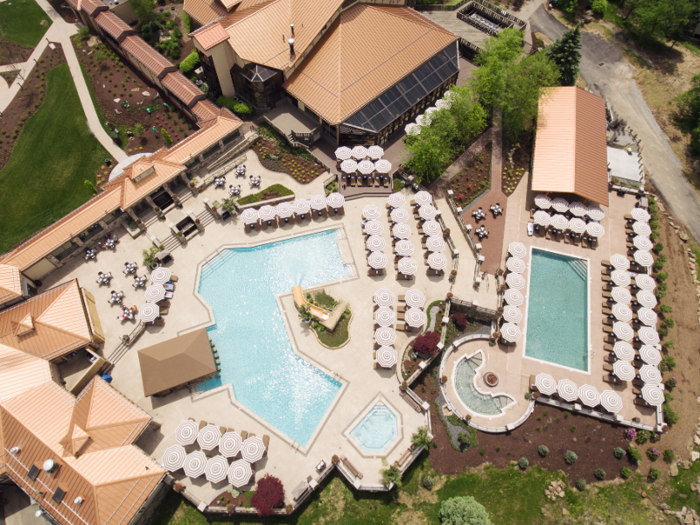 The Paradise Pool complex with food and beverage services is open to all resort guests.