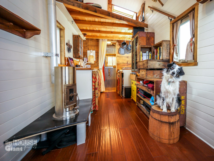 It can be easy and fast to clean a tiny house...