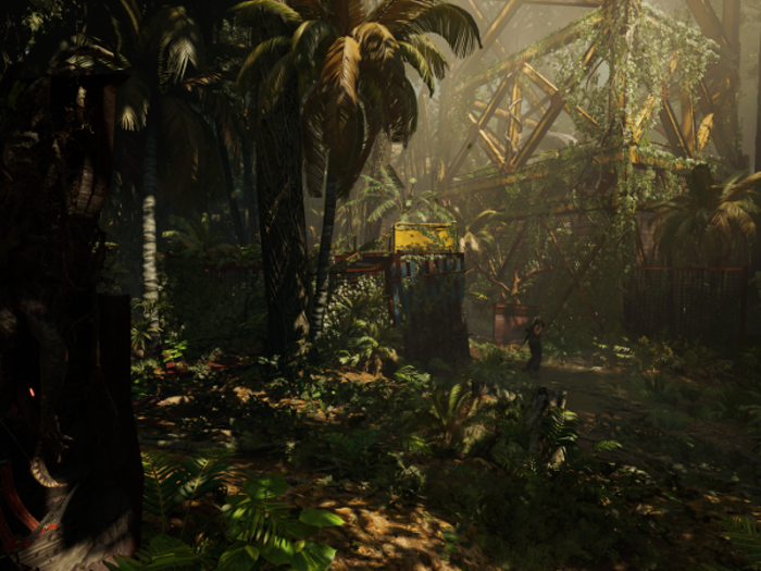 Lara can use mud and dense vines to hide from enemies.