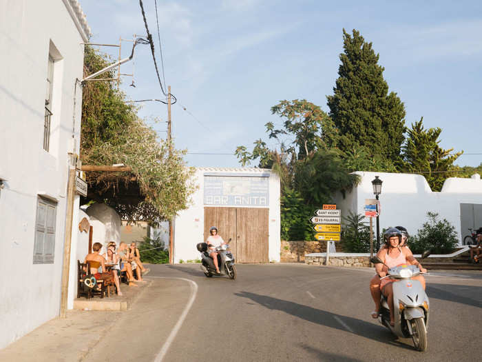 In the 1960s and 1970s, the "flower power" and hippie movements came to Ibiza. The main hangout in the town for that scene was Bar Anita, as it was the only place with a phone and where mail was delivered.