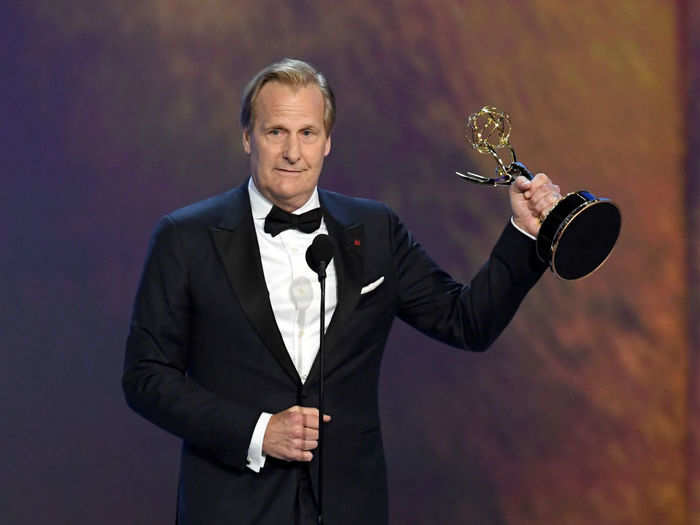 Jeff Daniels thanked his horse and reminded actors to not pretend that they know how to ride a horse because it is very hard.