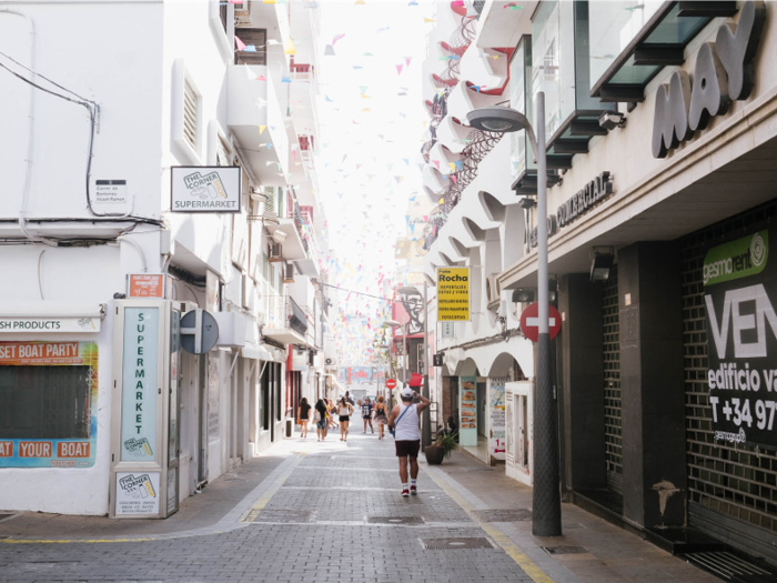 On the west coast of Ibiza, Sant Antoni de Portmany is the main town. In contrast to Ibiza Town or Hora in Mykonos, it seemed much sleepier during the daytime. Most of the restaurants were closed and no one seemed to be strolling around.