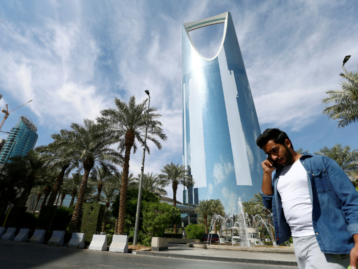 A Saudi Arabian skyscraper features an inverted parabolic arch.