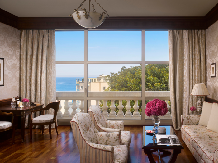 The Azur suite on the ground floor offers a top-notch view of the Casino gardens and the Monaco Grand Prix circuit, thanks to its large bay windows. It costs about $6,800 a night.