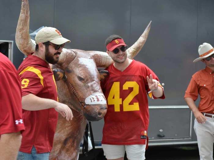 These USC fans found a bizarrely realistic inflatable Bevo.