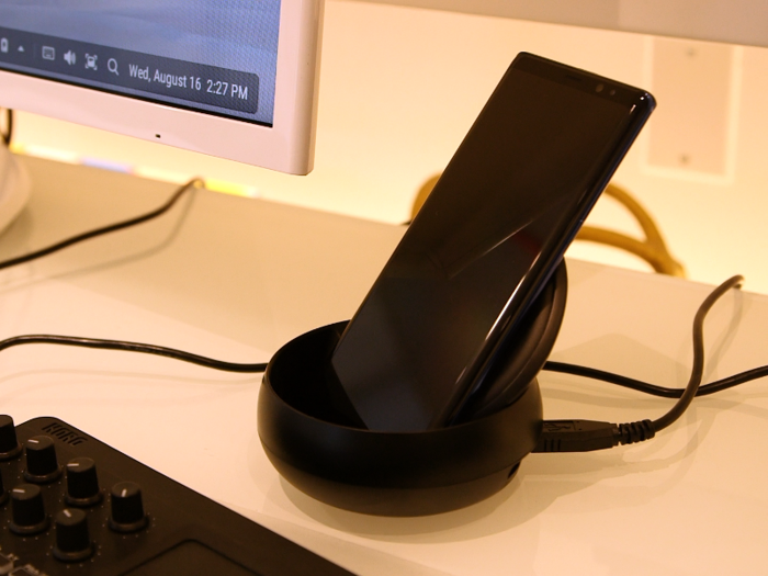 You can also use the Galaxy Note 9 as a desktop computer with Samsung DeX.