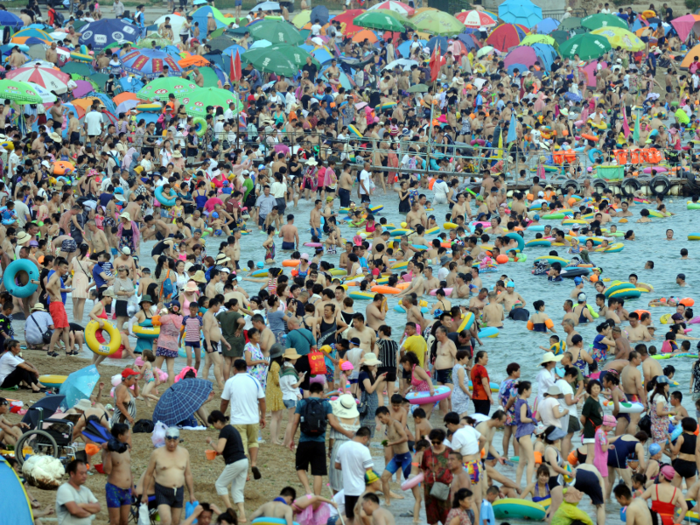 Another image from a Dalian beach in August 2018 looks much the same. While Dalian is probably a wonderful place to visit overall, prepare yourself for the crowds at the beach.