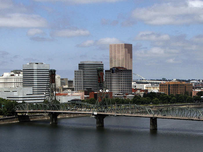 Oregon: Wells Fargo Center, Portland