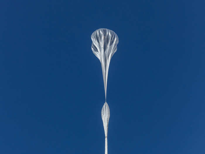 The solar panels dangle from the end of a high-altitude balloon, and the Stratollite dangles from the solar panels. A proprietary ballast system steers the balloon craft up and down to move into or out of prevailing wind streams.