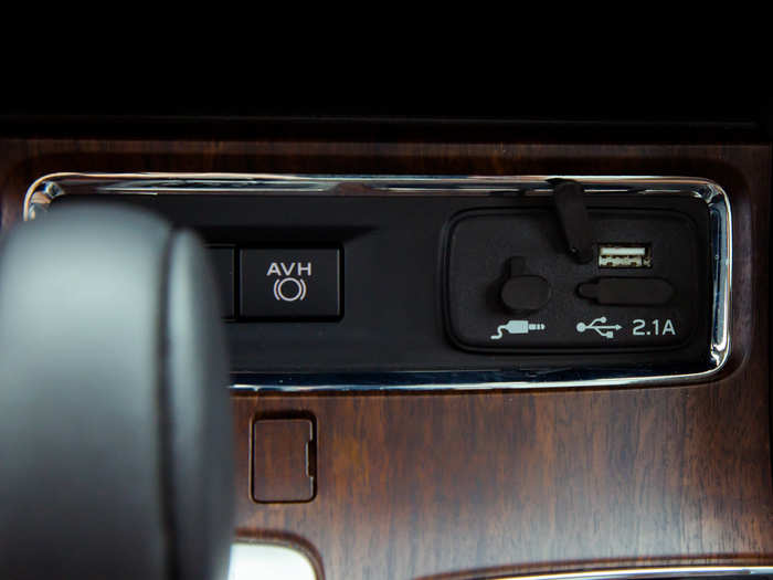 ...USB plugs/AUV plugs, and controls for the SUV