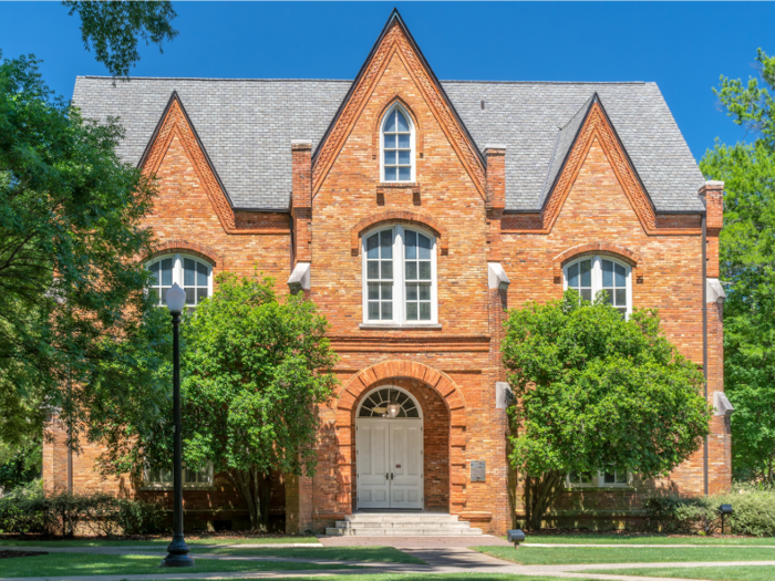 She attended the University of Alabama, where she received a bachelor