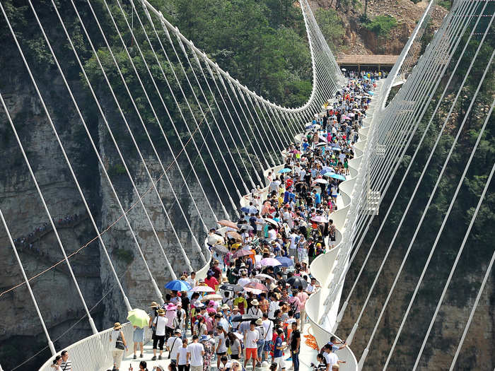 But visiting the bridge is no fun. After waiting for several hours for my turn on the bridge, I found it to be crowded and anything but peaceful.