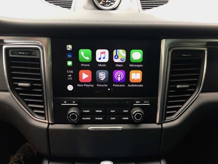 In addition, the Macan is equipped with Apple CarPlay integration. With Google Maps now in play, the built-in navigation option feels redundant.