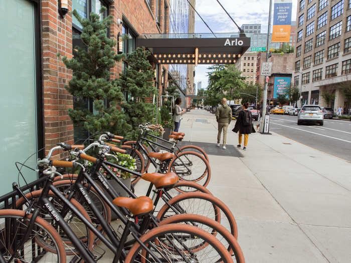 I immediately noticed the chic Arlo-branded bikes outside the entrance of the hotel, which Egipciaco later told us were available for guests to borrow free of charge.