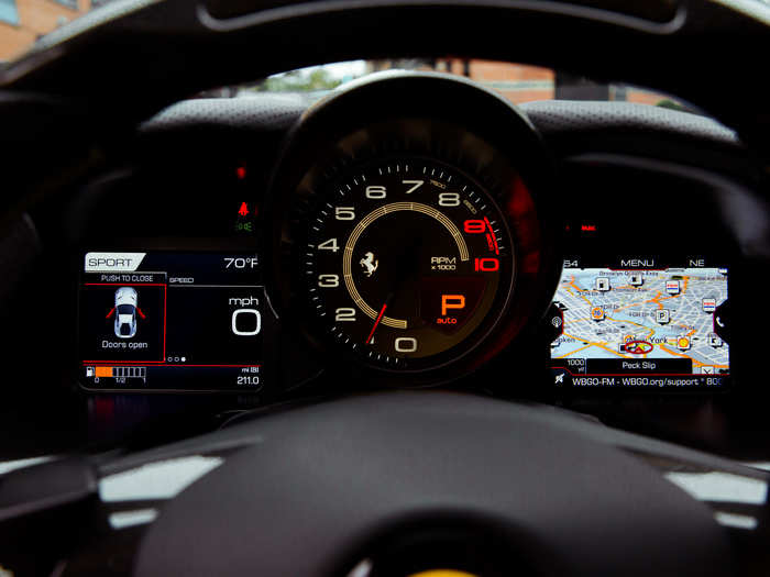 The instrument cluster is blissfully simple: a big tachometer flanked by a pair of screens that display vehicle data.