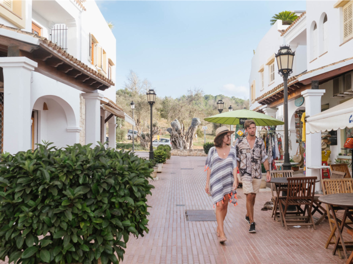 19. Forget about the late lunch in Spain. I made the mistake of not eating at lunchtime and then spent a fruitless, hungry afternoon wandering from restaurant to restaurant. All were closed for the siestas.