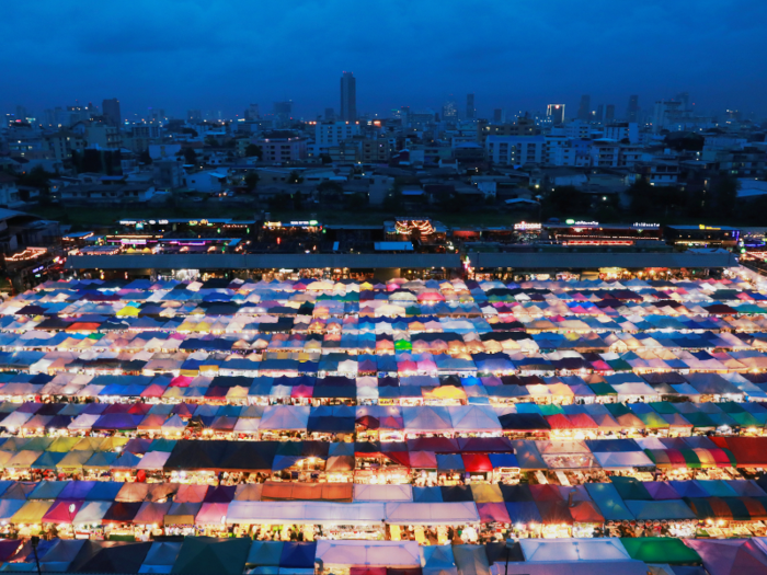 The city has more than 150,000 taxis, any of which can take tourists to and from the Train Night Market.